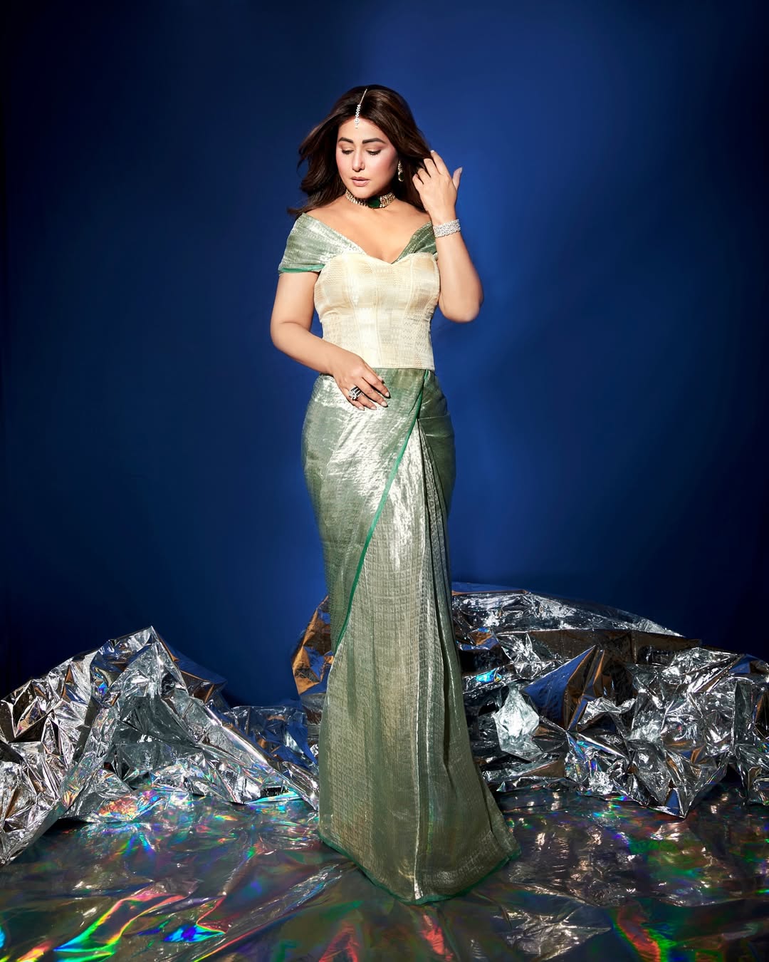 Hina Khan effortlessly blends timeless elegance with a touch of cosmic glamour, proving that style is truly out of this world–fabulous and fabulouser!