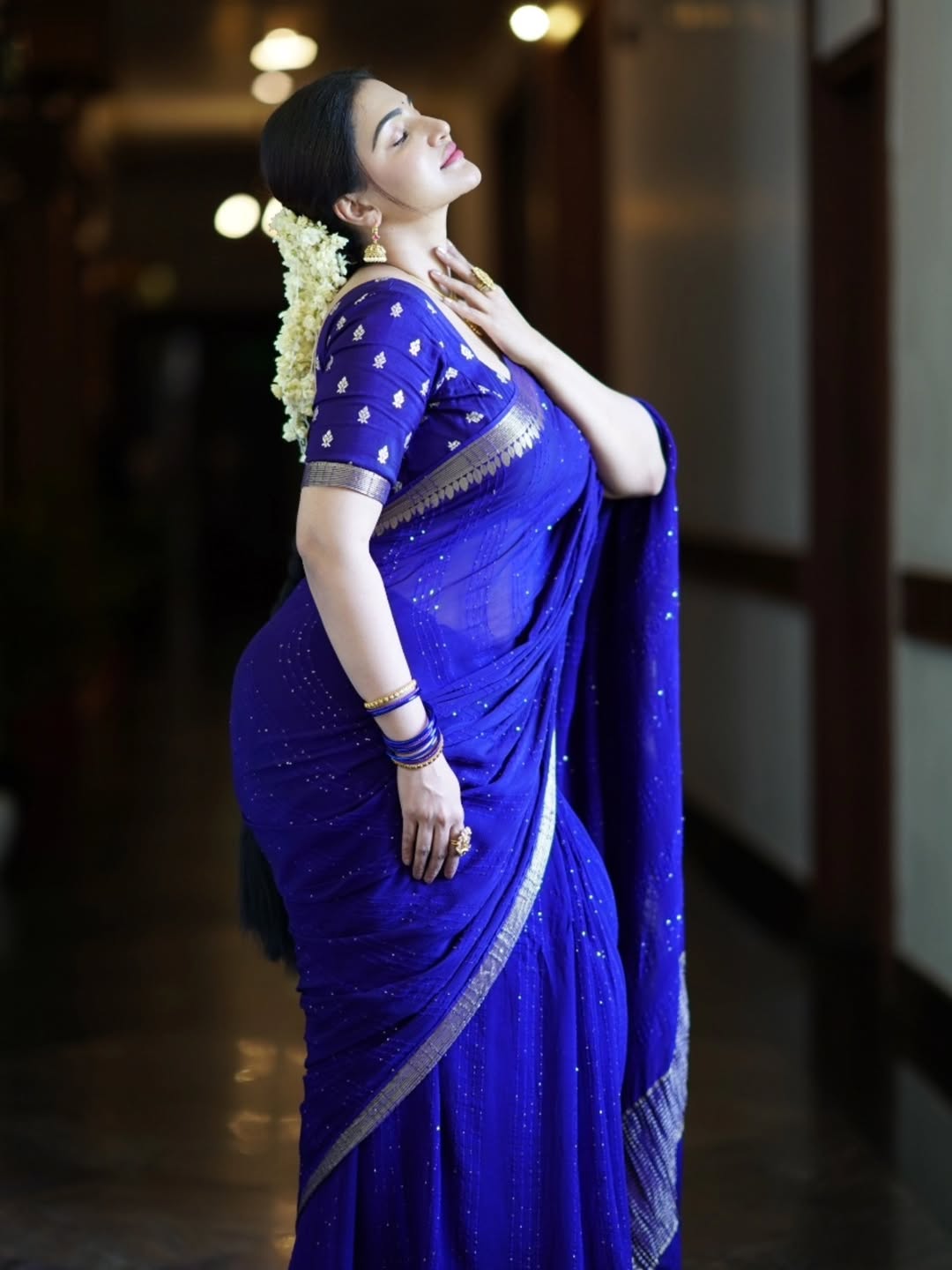 Honey Rose radiates charm in royal blue saree