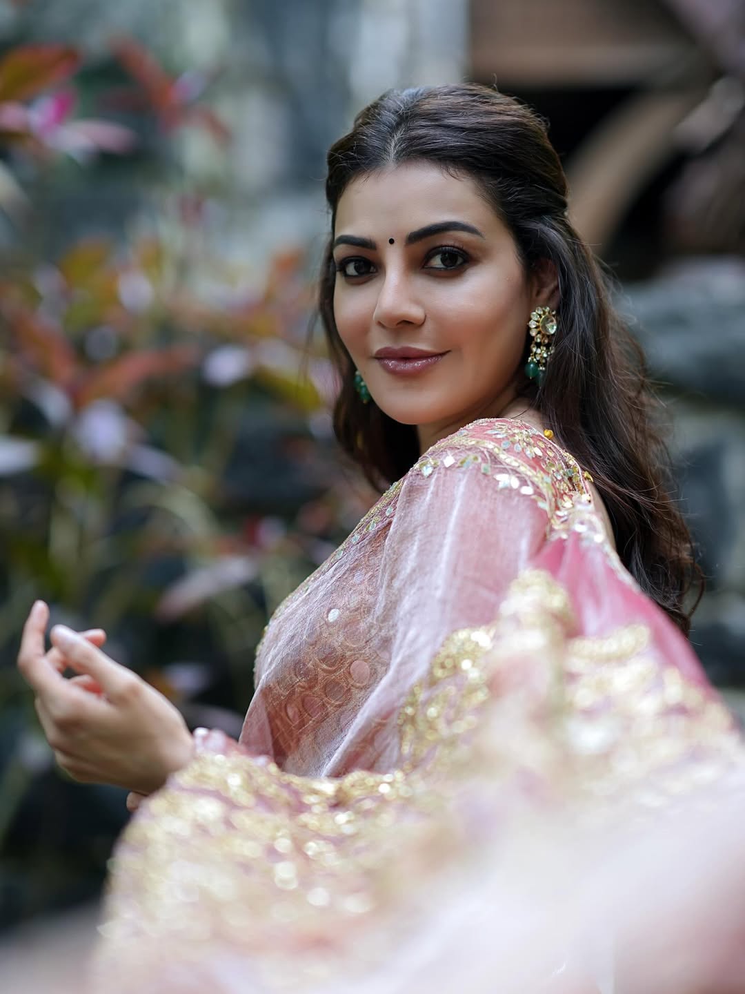 Kajal Aggarwal exudes glamour with traditional sophistication