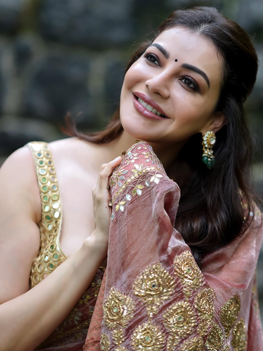 Saree chic, Kajal Aggarwal balances tradition and glamour