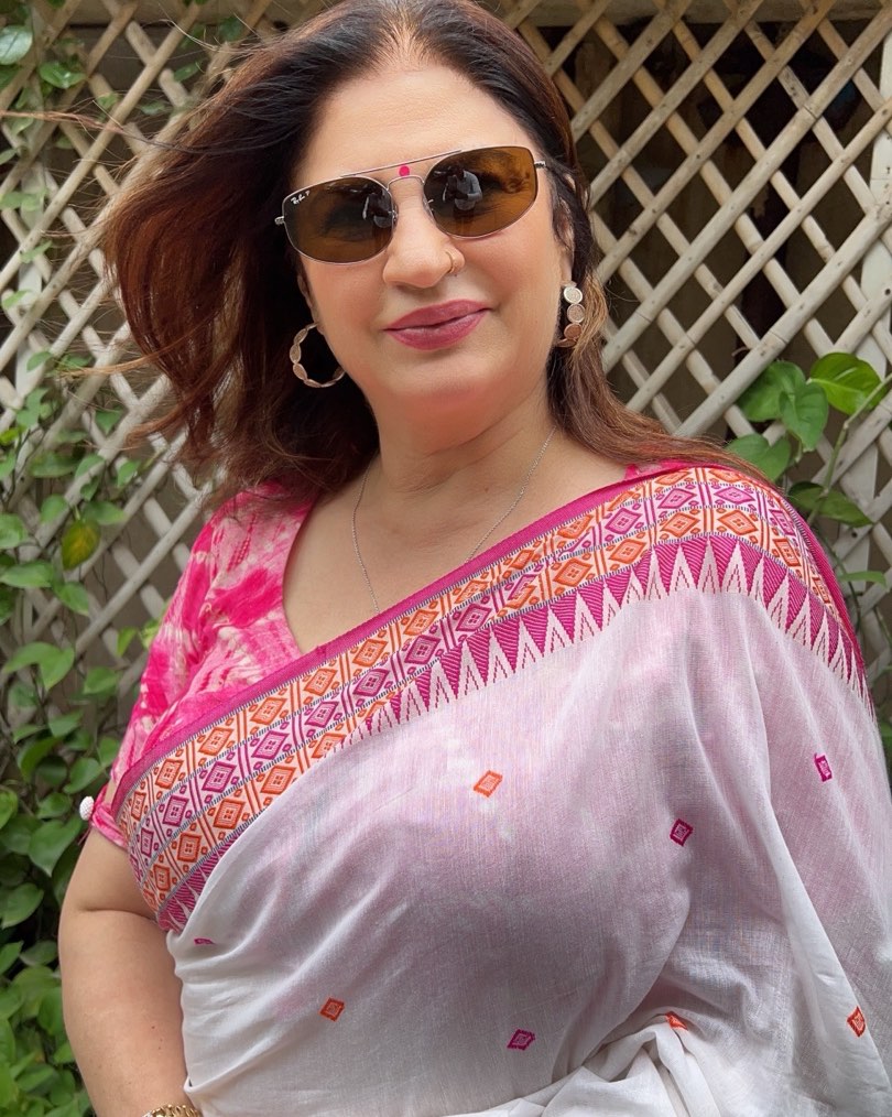 Kunickaa Sadanand in vibrant saree with elegance