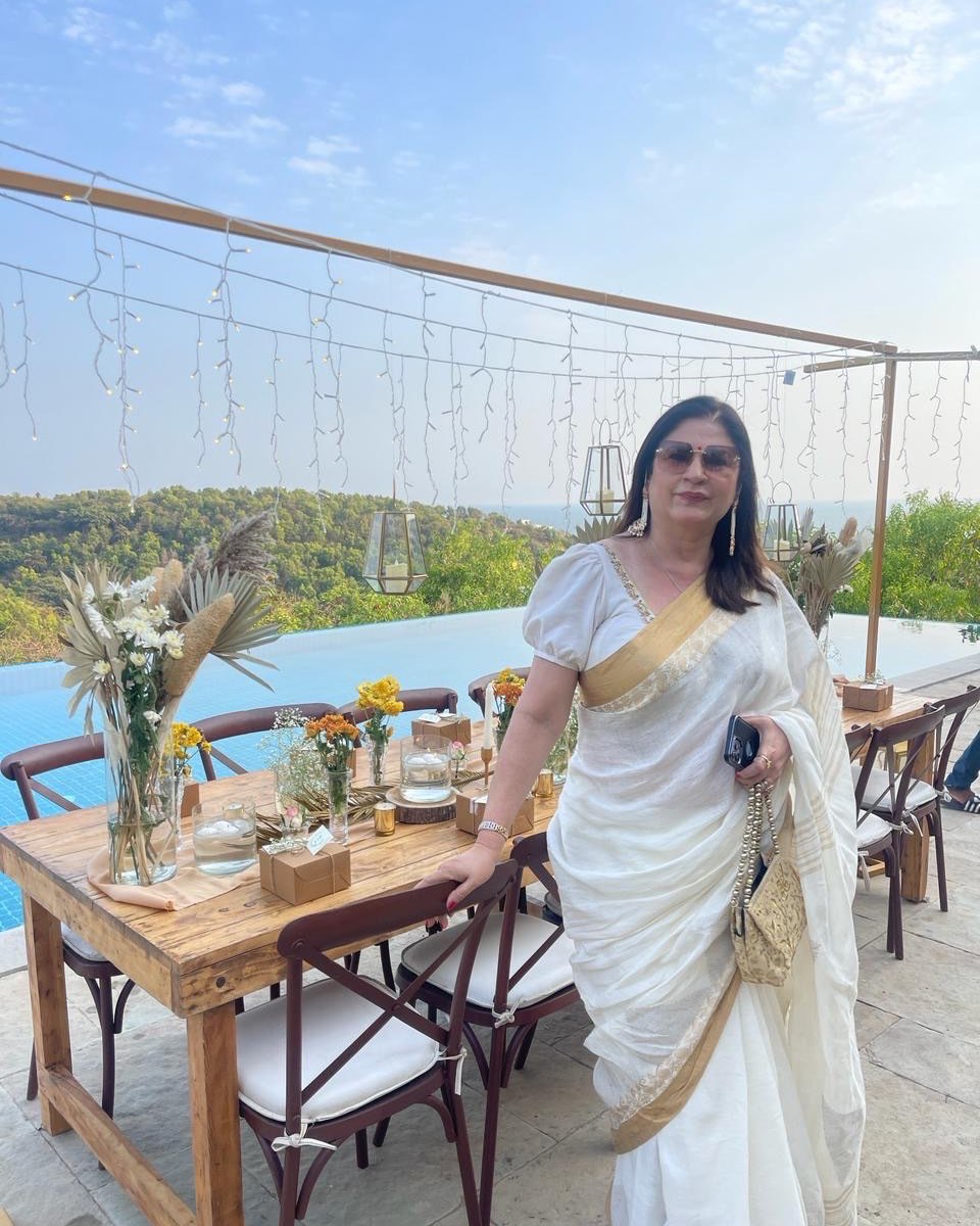 Kunickaa Sadanand in white saree enjoying outdoors