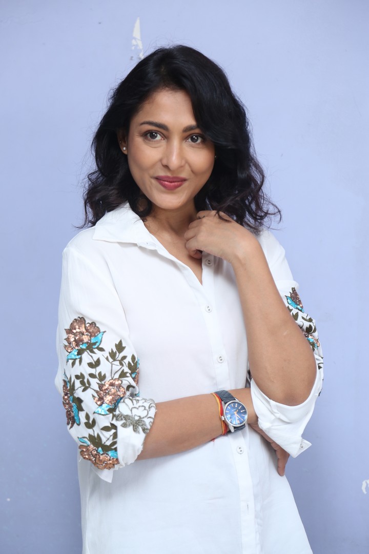 Madhu Shalini chic white floral embroidered sleeves