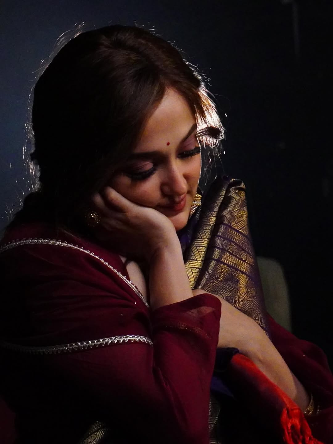 Monali Thakur's impeccable style and graceful presence prove that even in candid moments, she’s the epitome of elegance with a dash of diva charm!