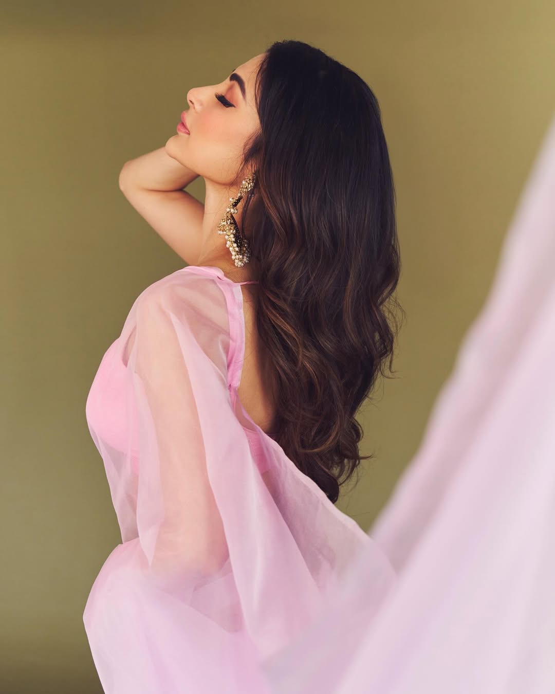 Hair & Makeup: Soft Yet Striking