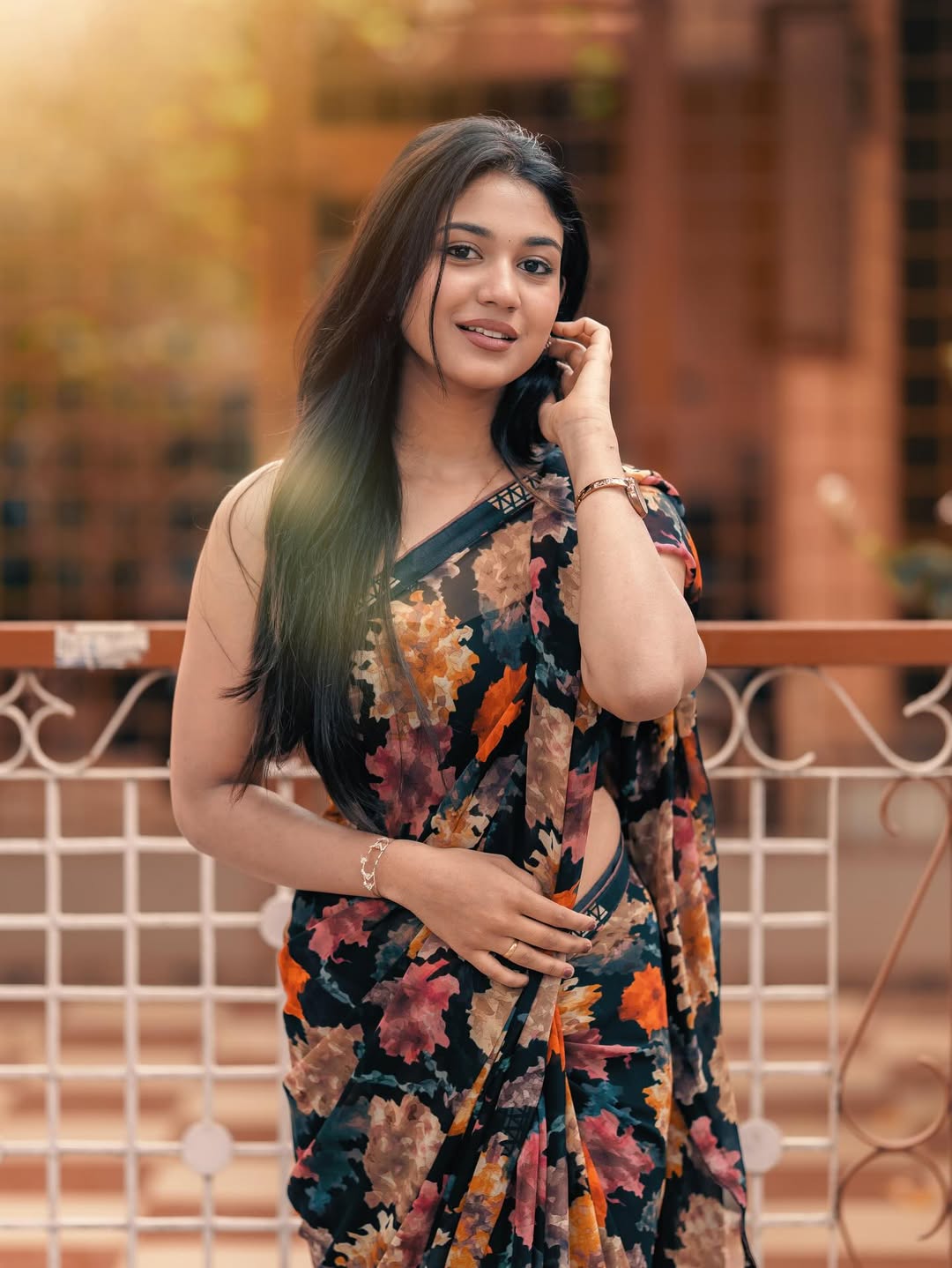 Priyanka Achar effortlessly blends timeless elegance with a splash of vibrant personality, proving that style and humor go hand in hand–even when the face is a secret!