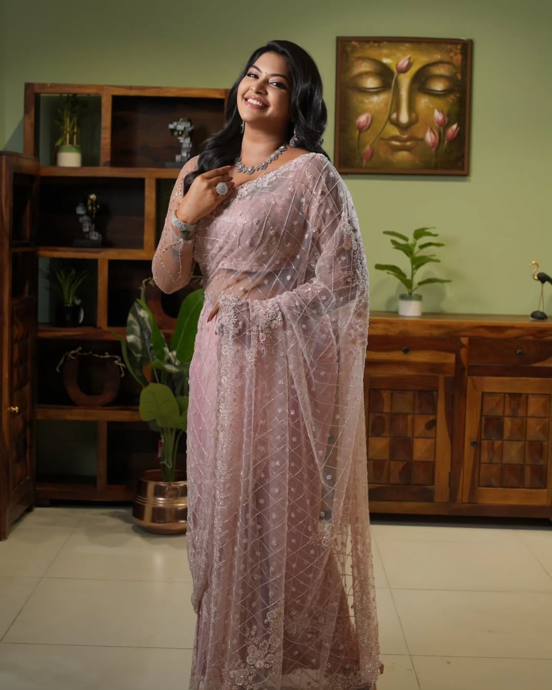 Rachitha Mahalakshmi exudes timeless elegance in a stunning traditional saree, proving that style, grace, and a touch of sparkle never go out of fashion–she's basically a walking masterpiece with a side of humour!
