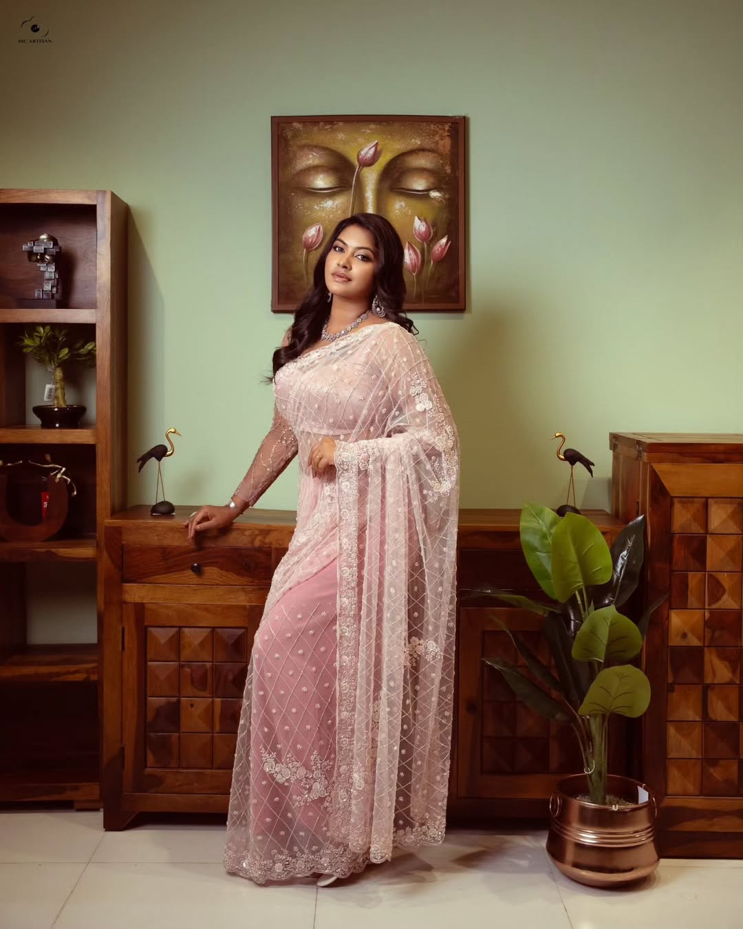 Rachitha Mahalakshmi effortlessly combines tradition and glamour in a pastel saree that’s as graceful as her smile–proof that style and sophistication are always in fashion, with a dash of timeless humor!