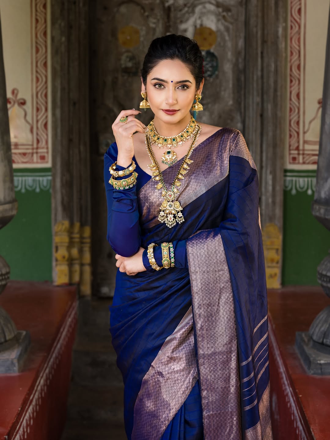 Ragini Dwivedi blends tradition with modern glamour