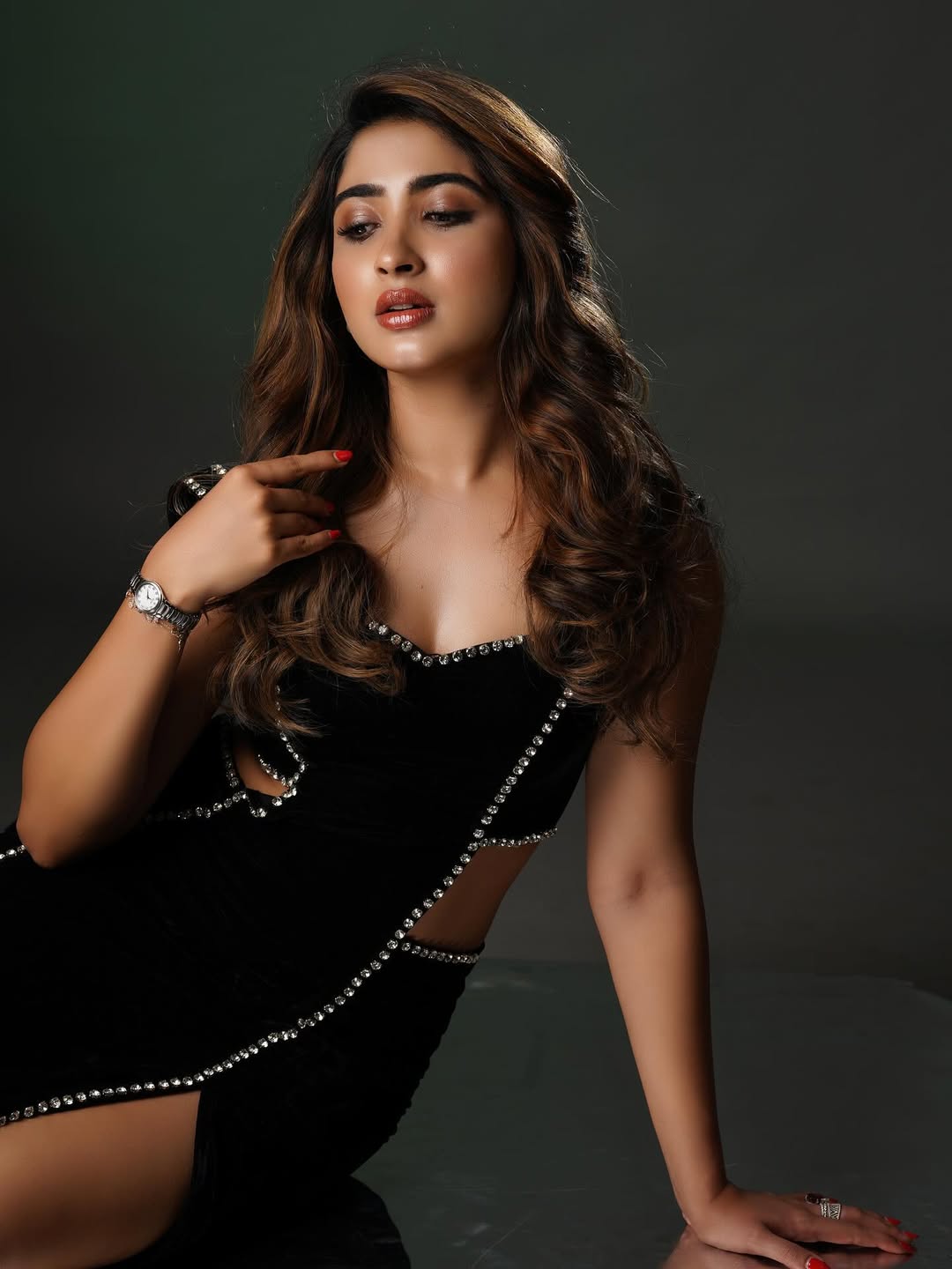 Sanya Iyer radiates style in black ensemble
