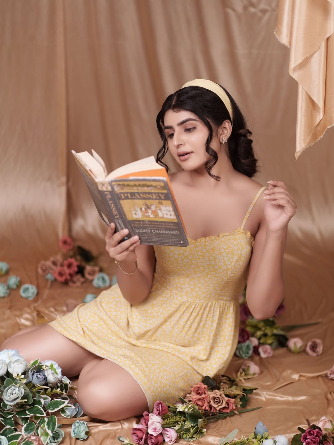 Sharanya Shetty proves that a touch of yellow and a love for books can make any setting look effortlessly chic–who needs a runway when you’ve got floral flair and literary style?