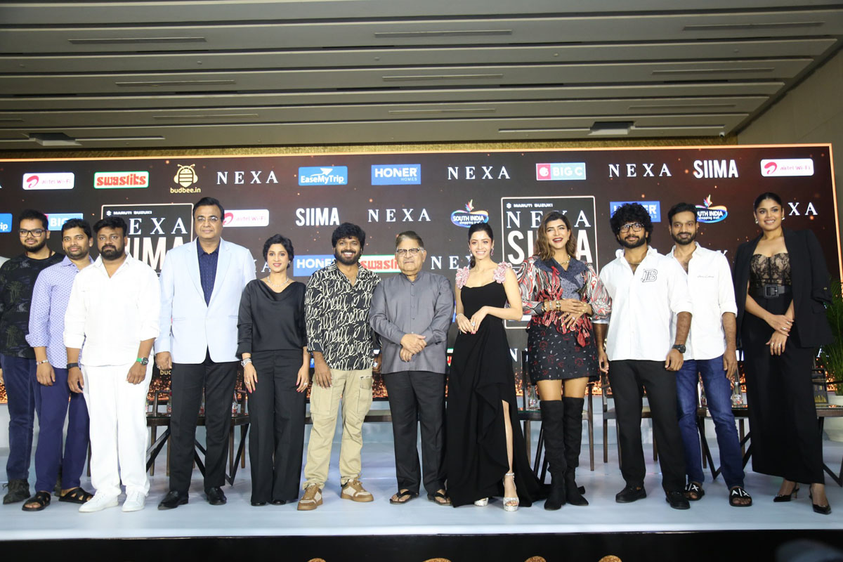 Brinda Prasad with SIIMA guests in group photo