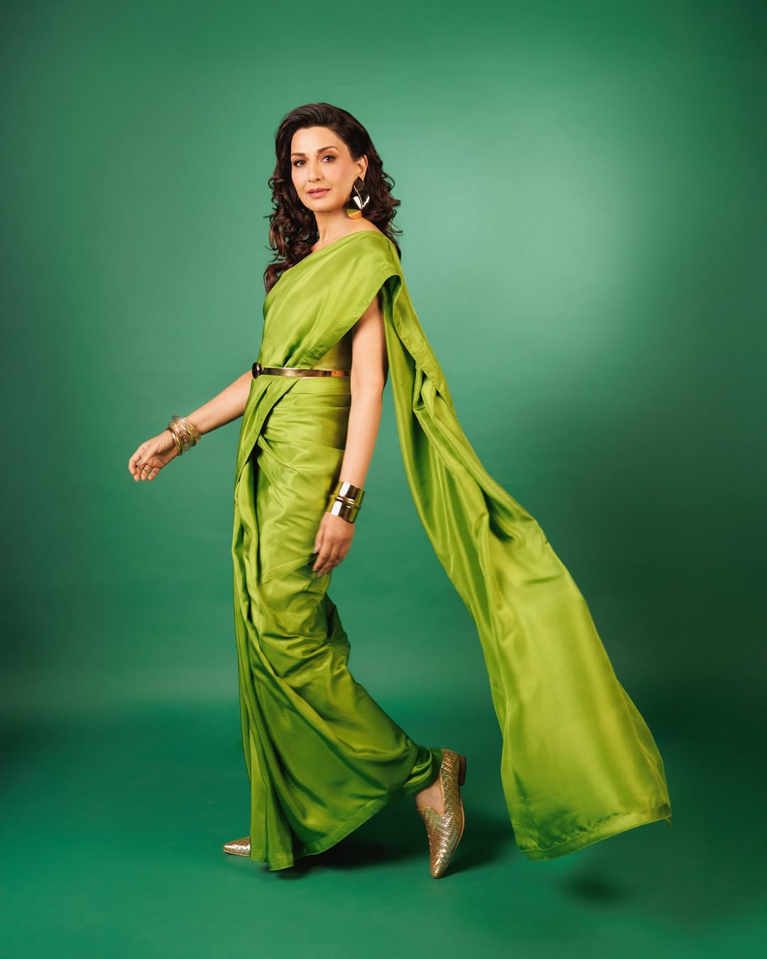 Sonali Bendre stuns in vibrant green saree