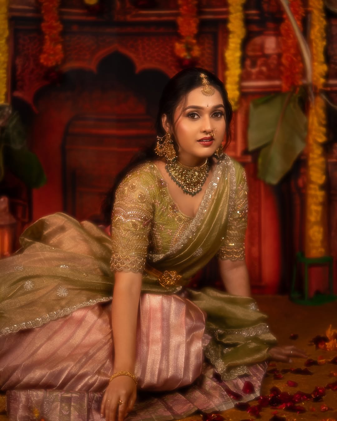 Spandana Somanna in saree with dazzling jewelry