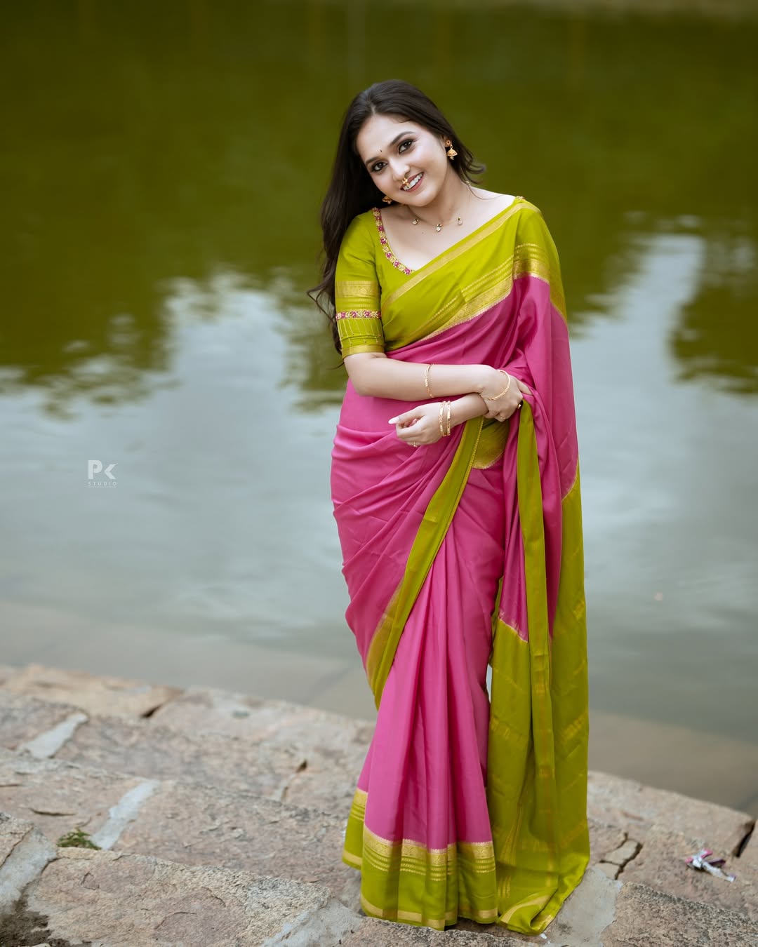 Spandana Somanna graceful in saree modern charm