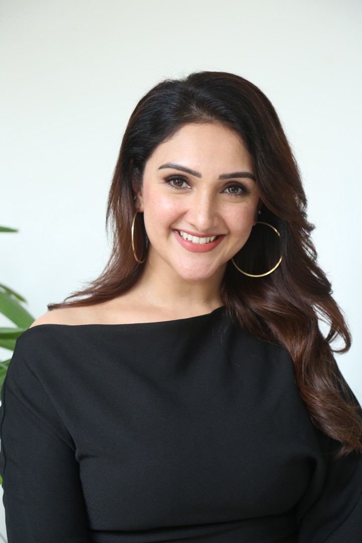 Sridevi Vijaykumar in black dress with gold hoops