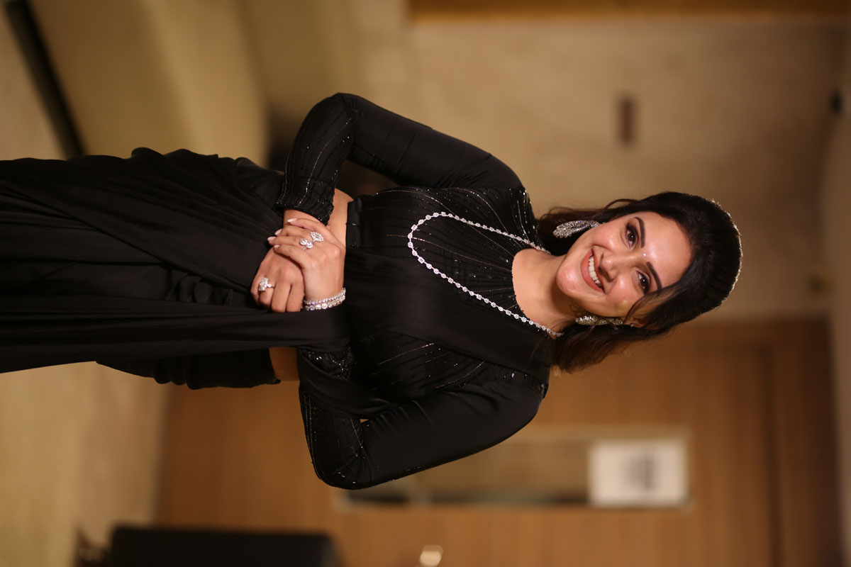 Sridevi Vijaykumar in sleek black saree elegance