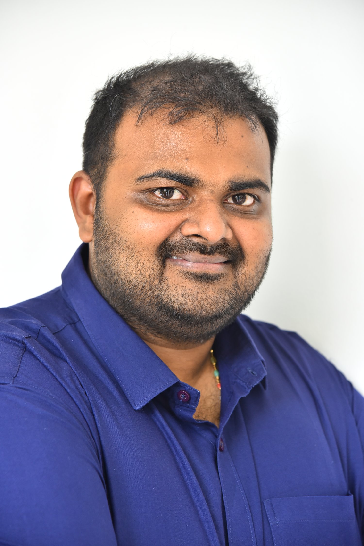 Venkatesh Nimmalapudi exudes charm in stylish blue shirt