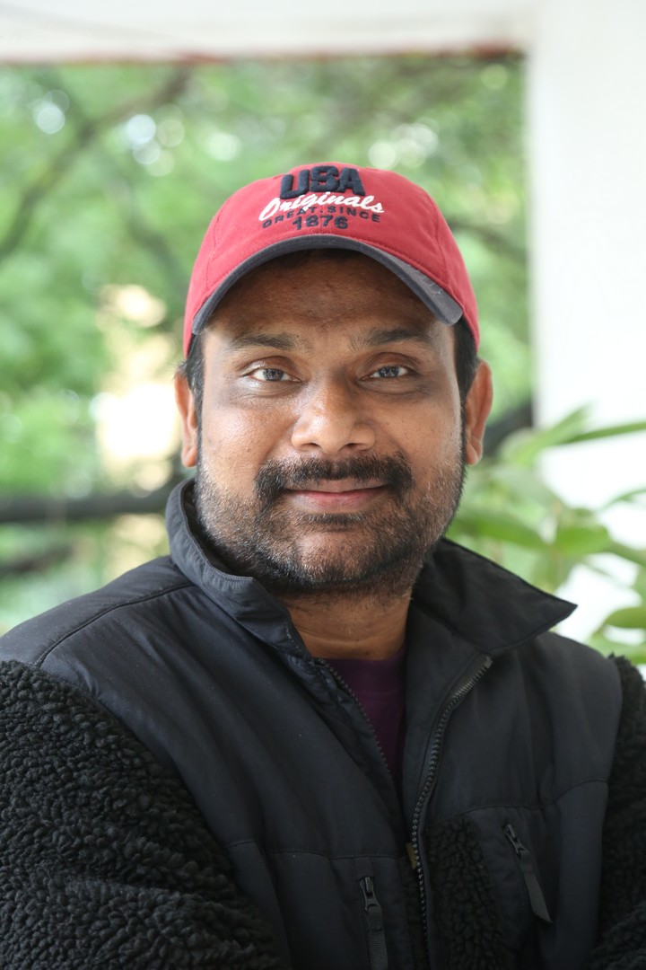 Vijay Donkada combines sporty cap with sleek jacket