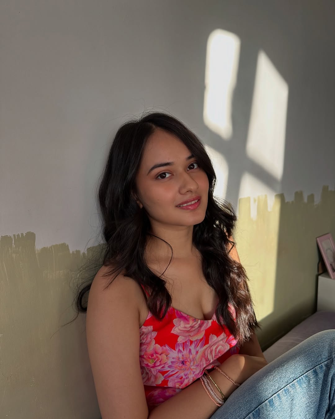 Virti Vaghani's relaxed yet glamorous style shines through with her floral dress and effortless waves–proof that comfort and chic can coexist, even when the face is playing hide and seek!