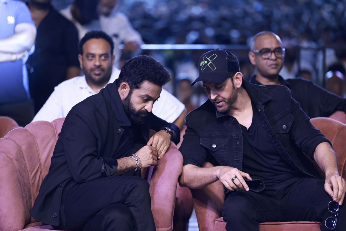 NTR Jr and Hrithik Roshan engaged in conversation