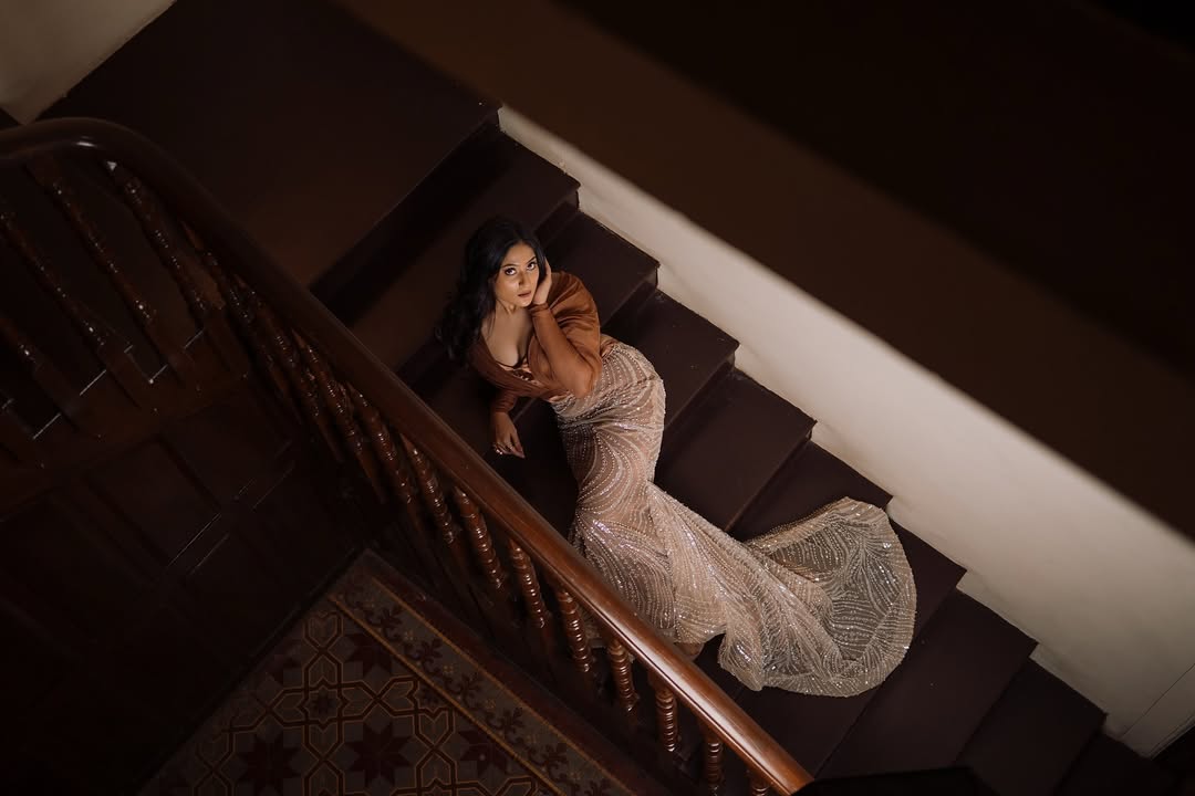 Amrutha Iyengar shimmering in elegant stairway fashion