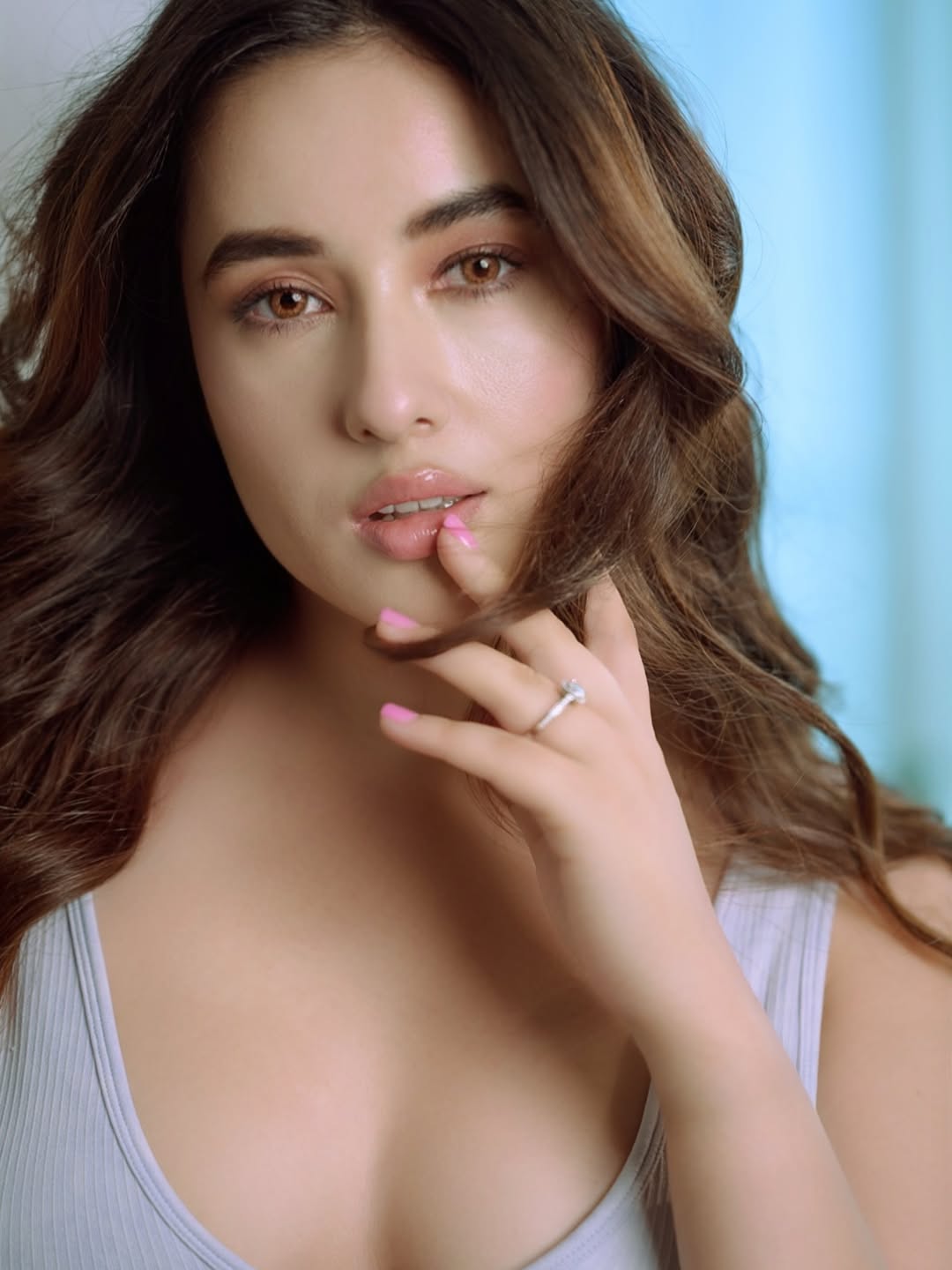 A Modern Muse of Elegance