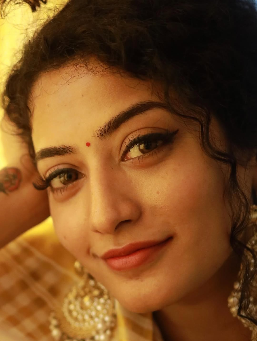 Anjali Nair exudes elegance with blurred face charm