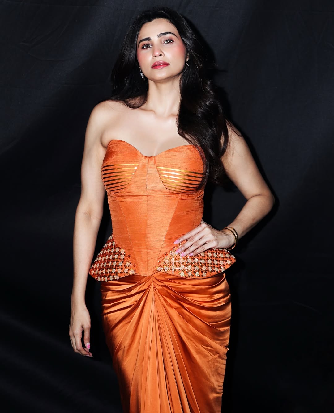 Daisy Shah fiery orange ensemble steals the spotlight