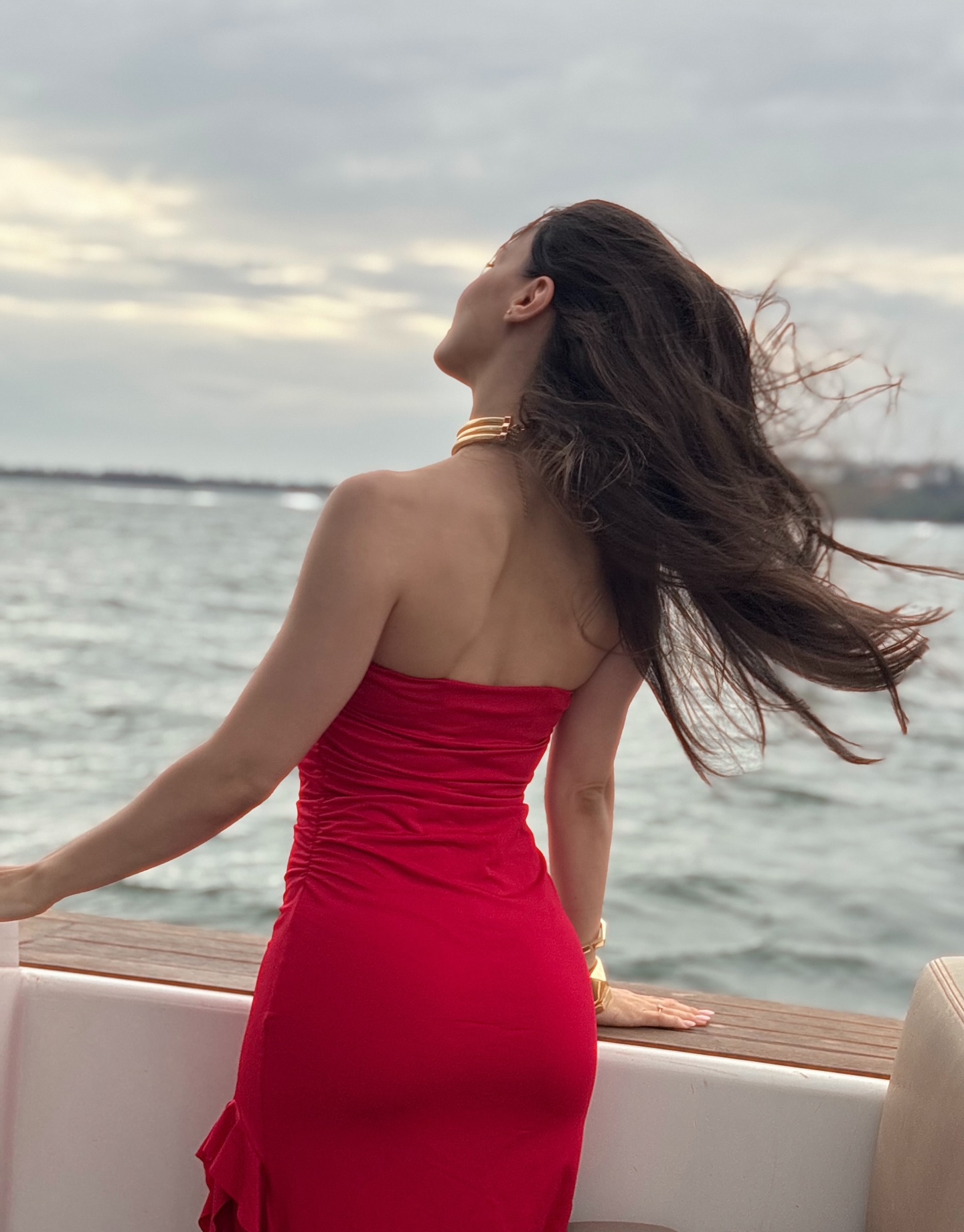 Elli Avram exudes elegance in striking red look