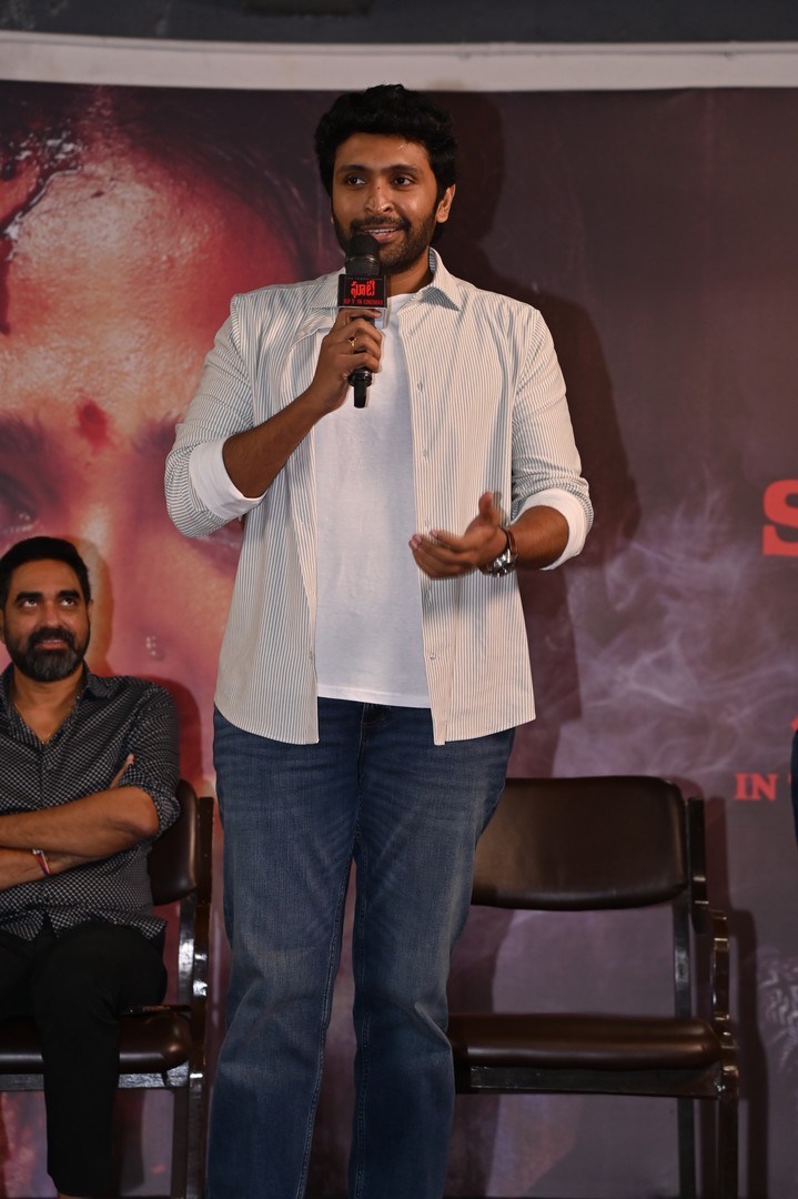Vikram Prabhu giving speech on stage