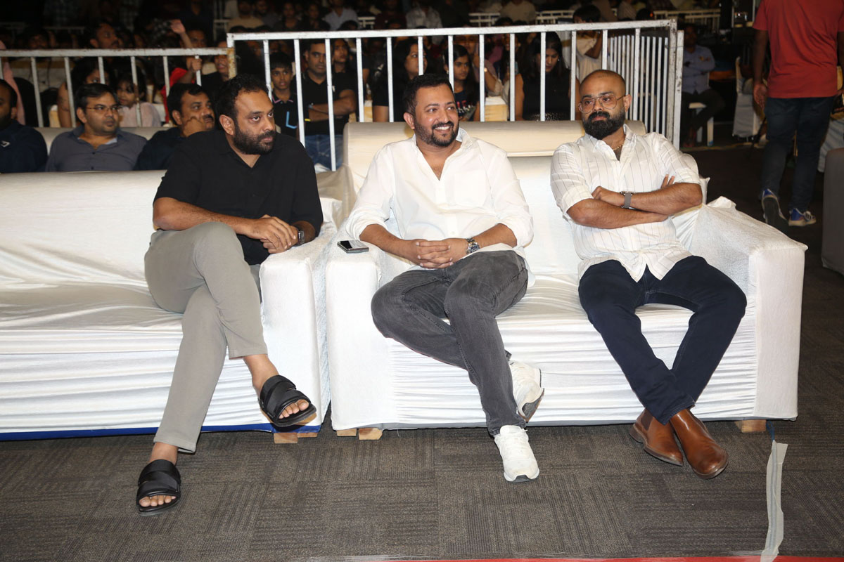 Event candid capture at success meet