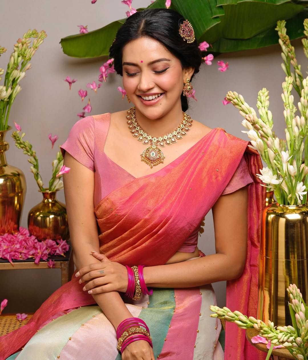 Mahima Nambiar radiates elegance in vibrant traditional attire
