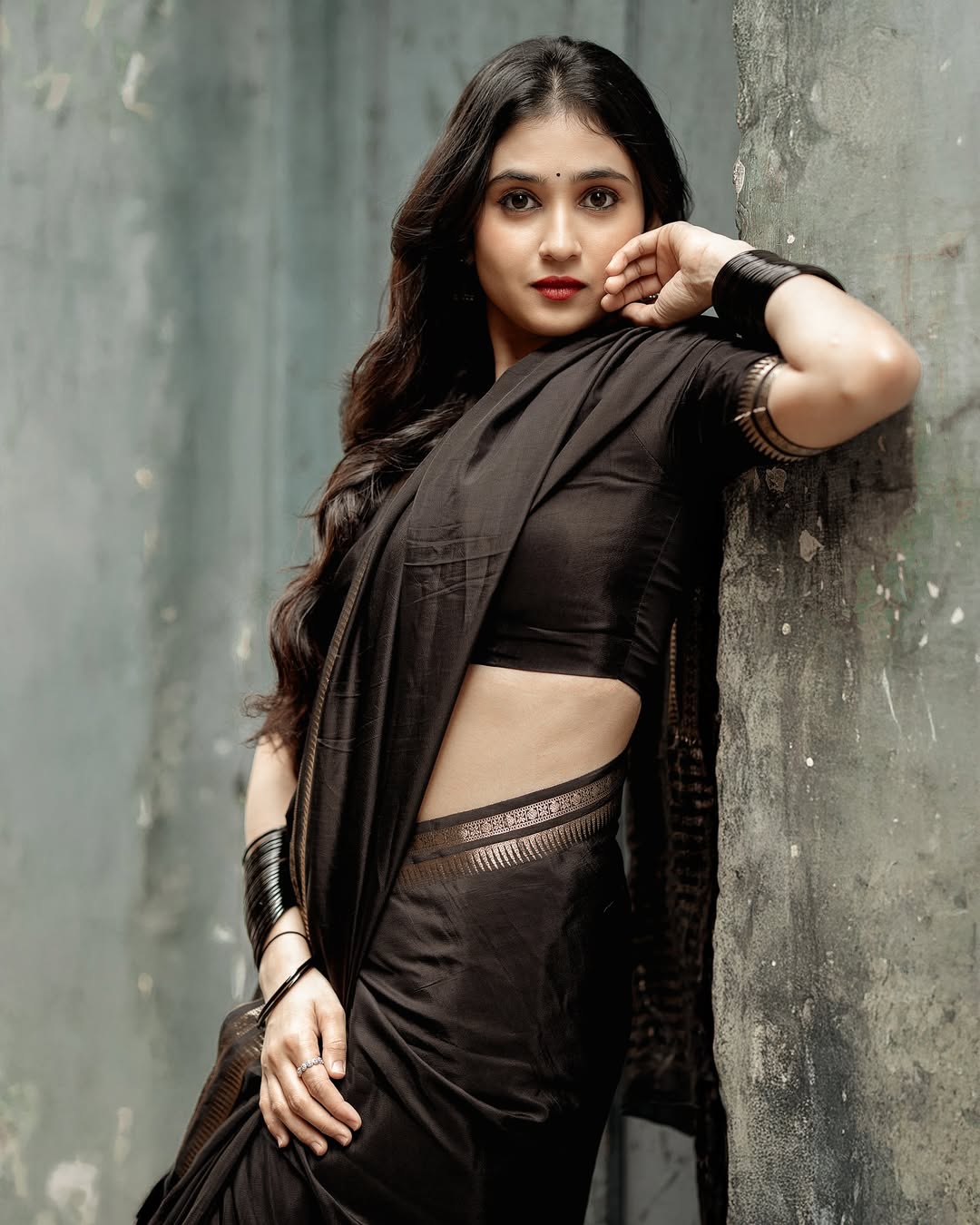 Malaika Vasupal chic confident look in all-black attire