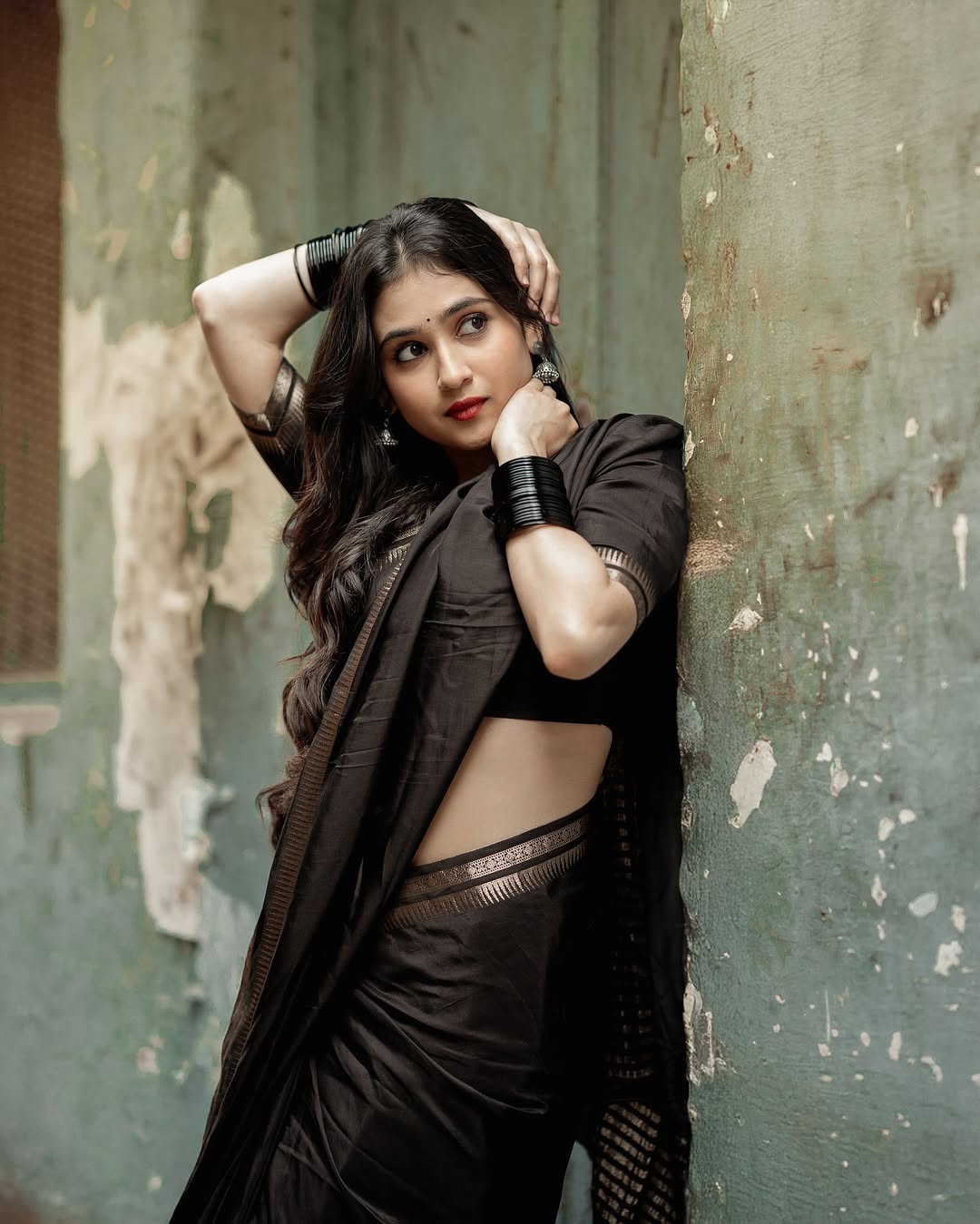 Malaika Vasupal bold stylish look in black ensemble