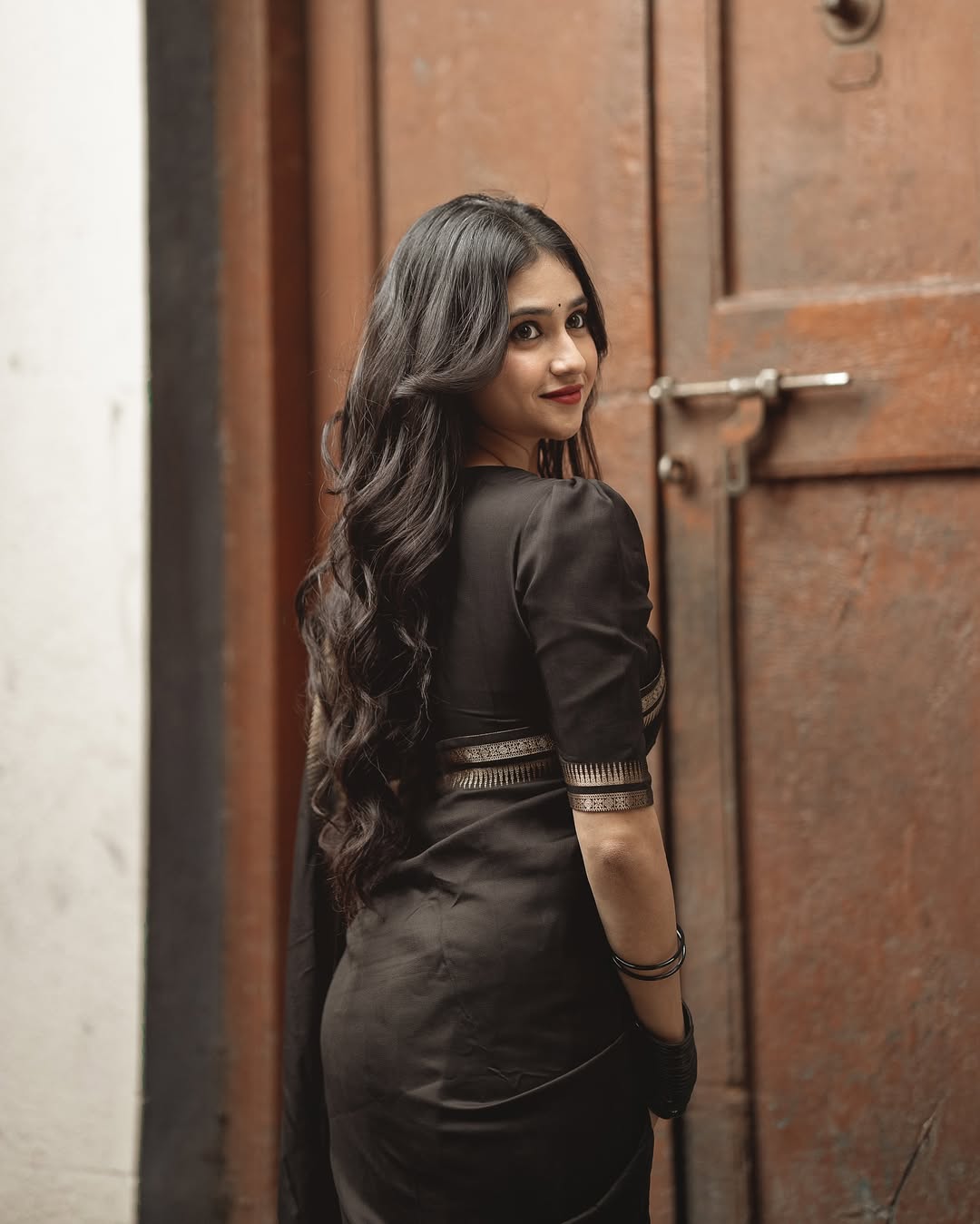 Malaika Vasupal graceful look in black with flowing waves