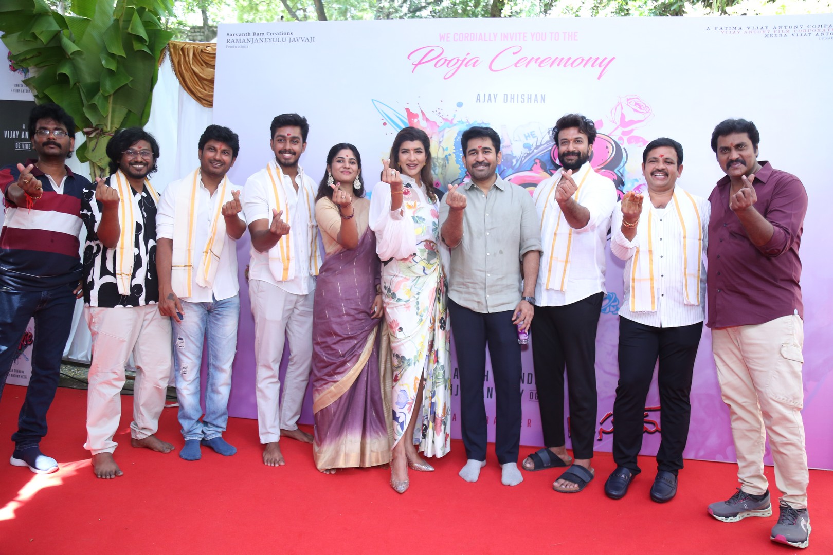 Cast making pinch gesture for media
