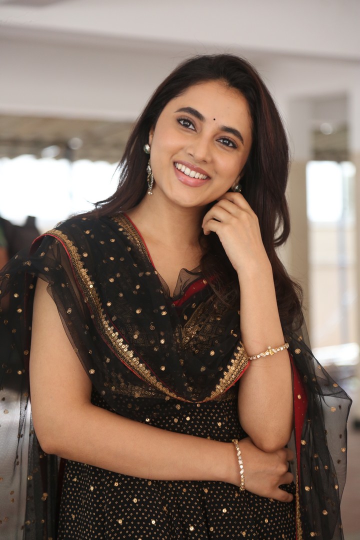 Priyanka Arul Mohan stuns in elegant black and gold look