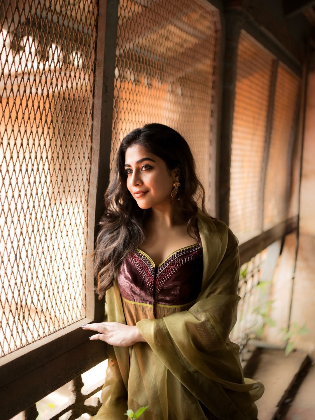 Sampada Hulivana stunning elegance with dramatic flair