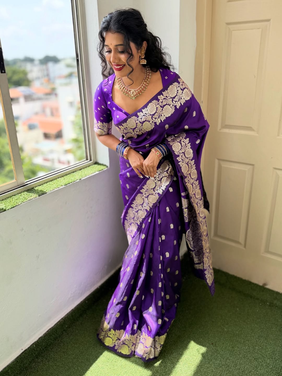 Shilpa Manjunath stunning purple saree turning heads