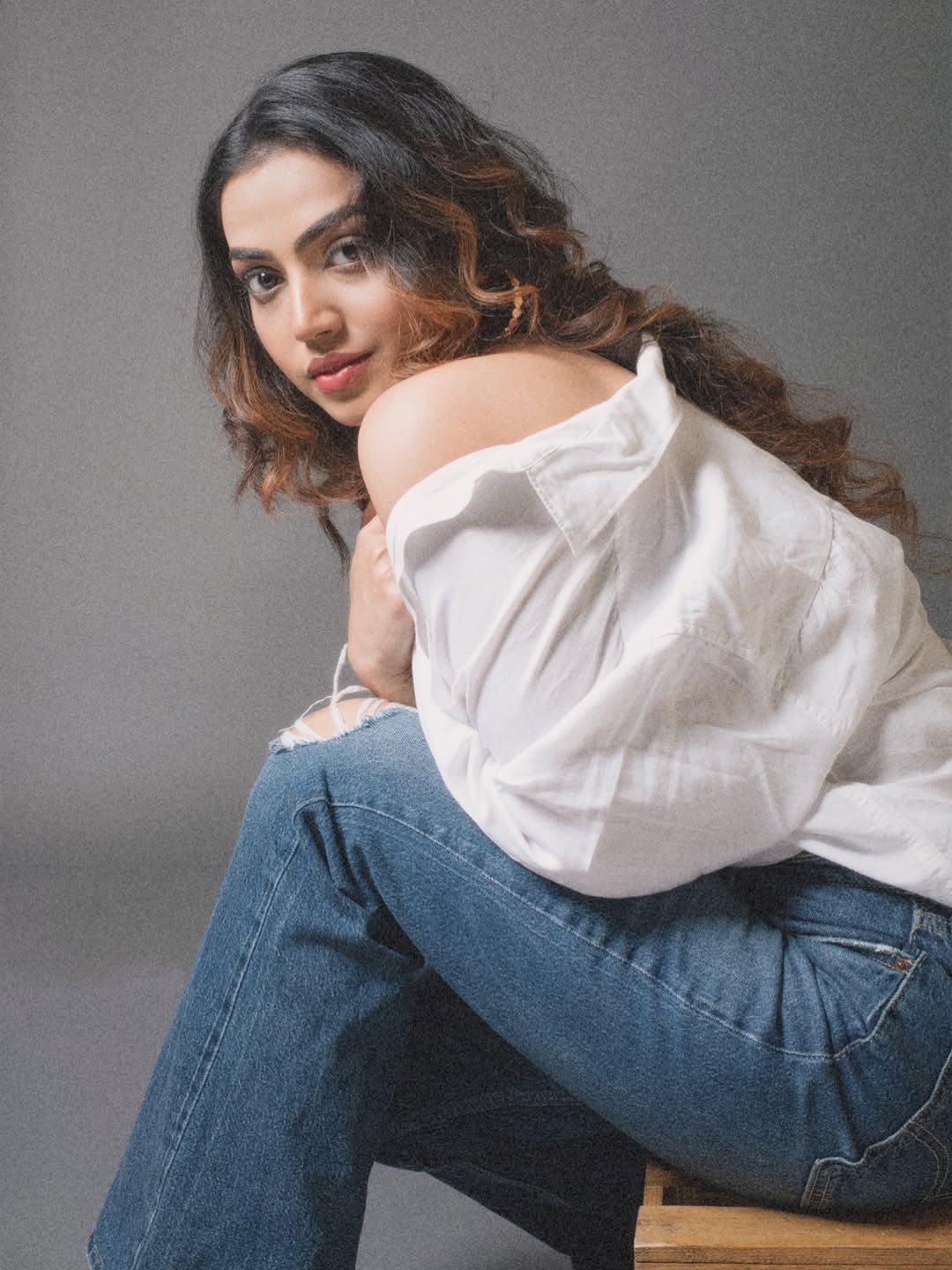 Suchi Smita relaxed in white shirt and jeans