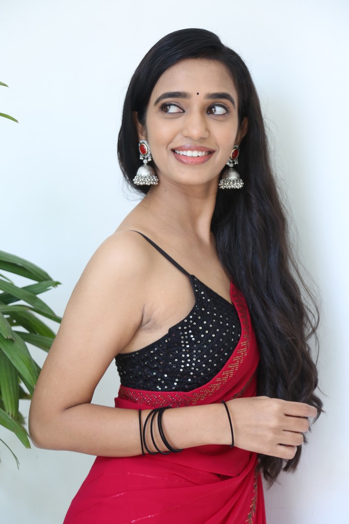 Trupthi Ravindra confident smile with sparkling traditional saree