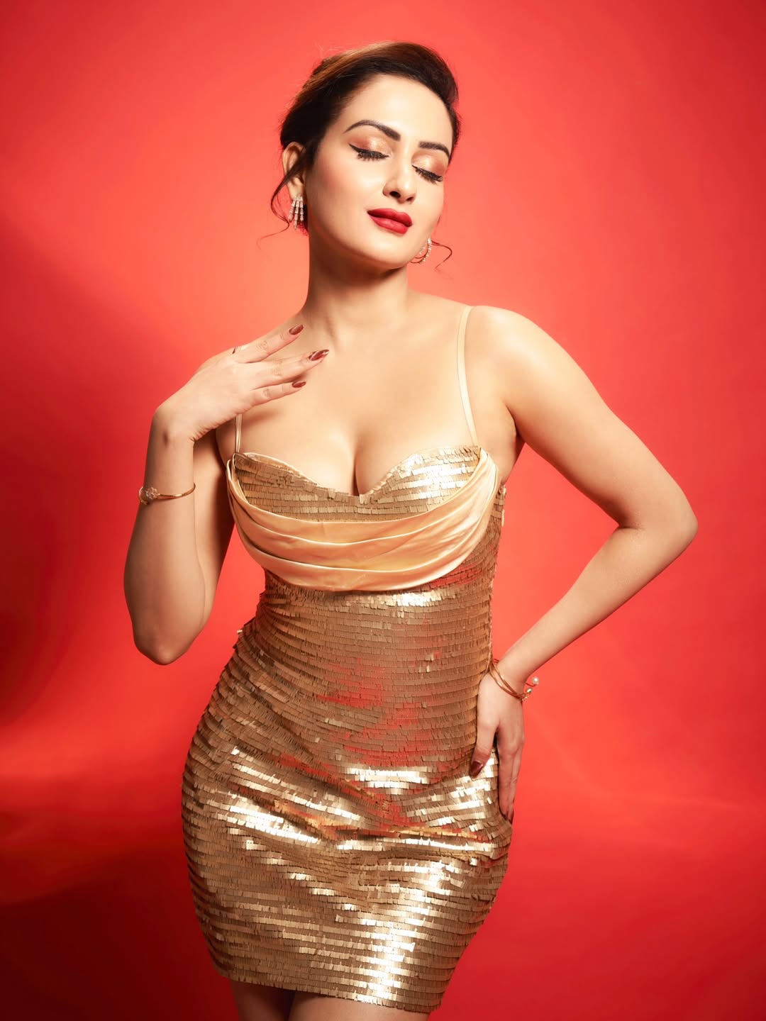 Zaara Yesmin dazzles in shimmering gold confident outfit