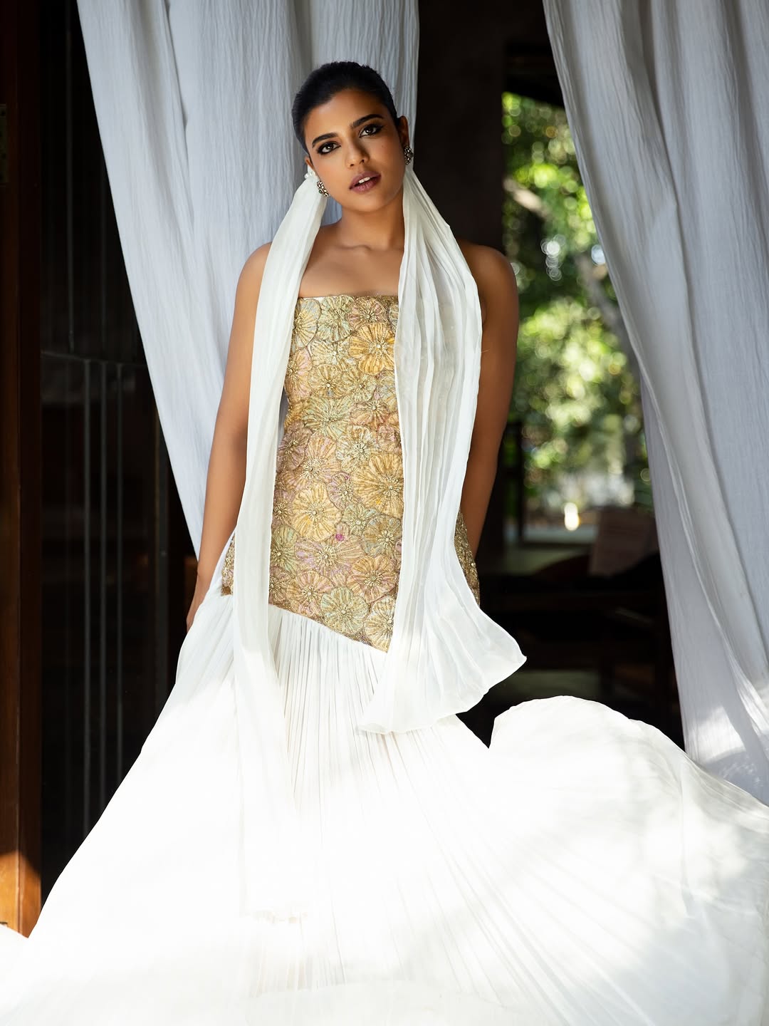 Aishwarya Rajesh graceful and glamorous in stylish elegance