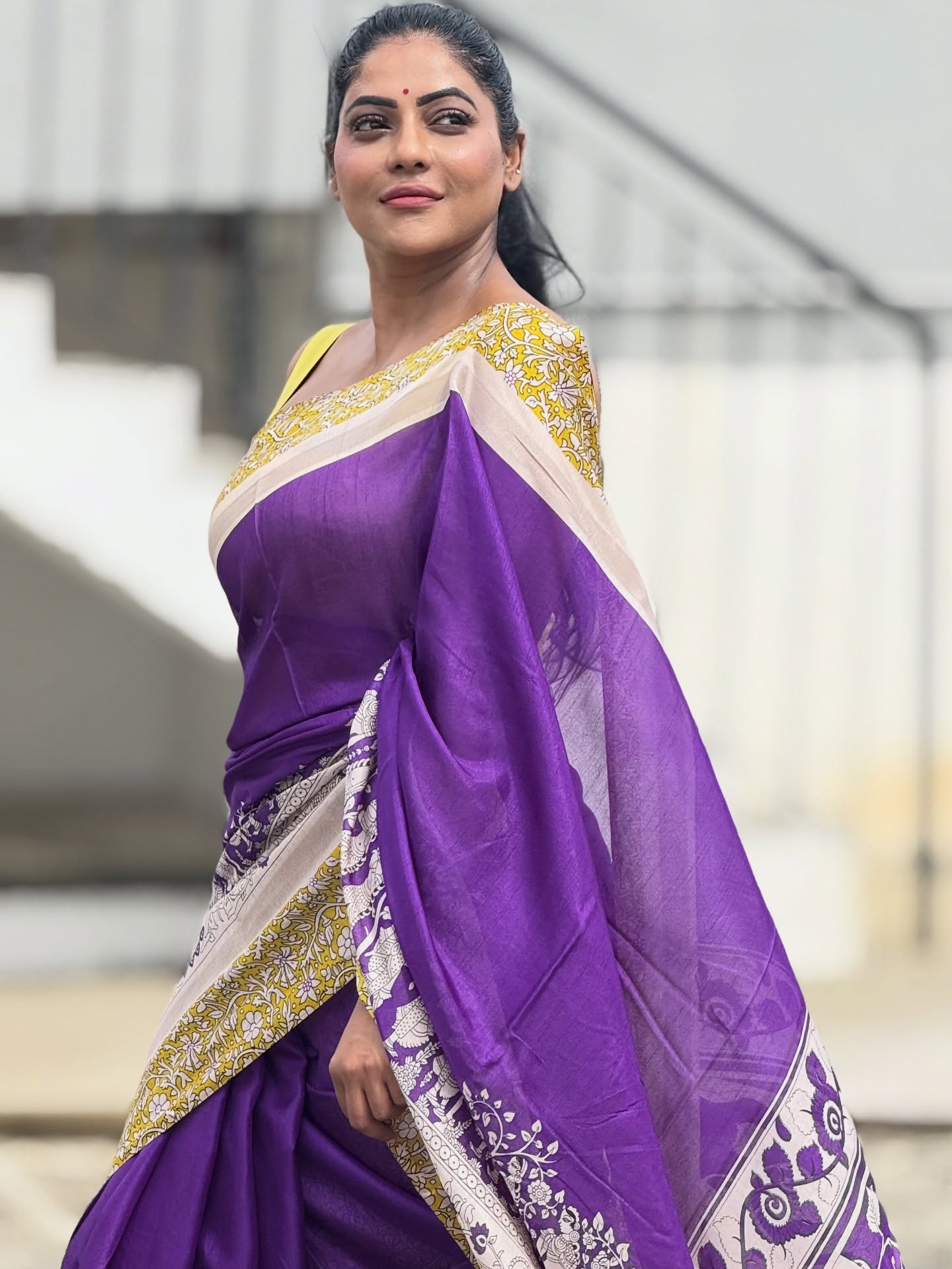 Reshma Pasupuleti shines in purple saree with playful sophistication