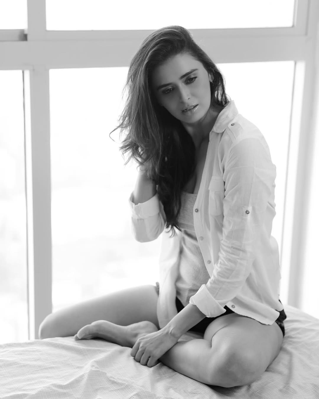 Meenakshi Dixit charming with her effortless and mischievous style