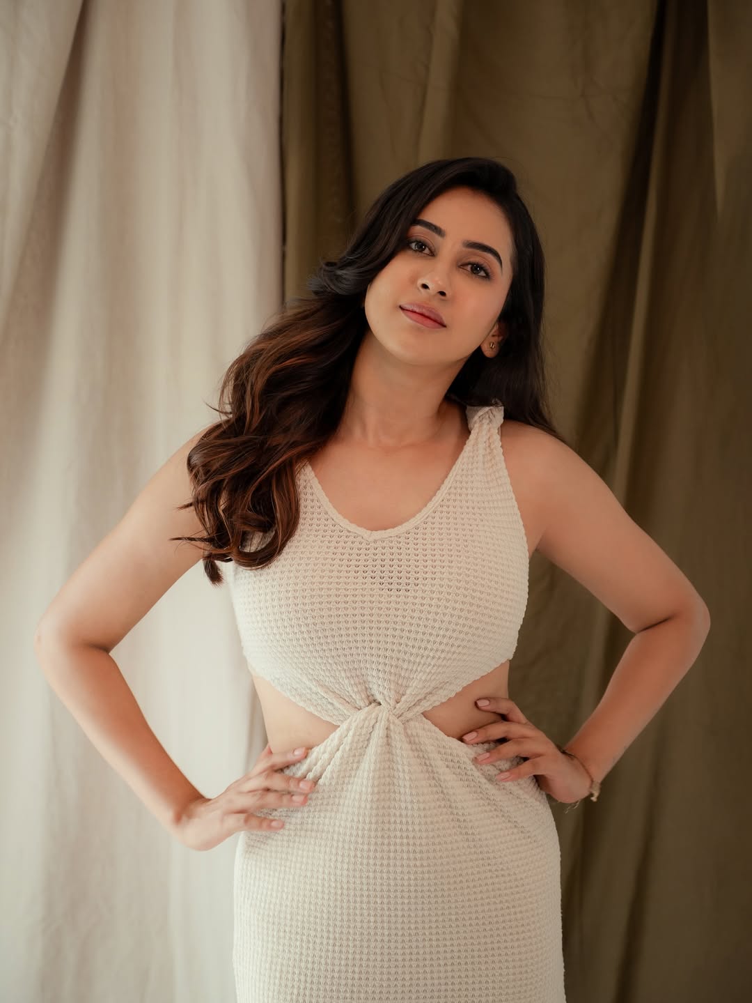 Akshaya Hariharan blends timeless style with confidence and subtle humor