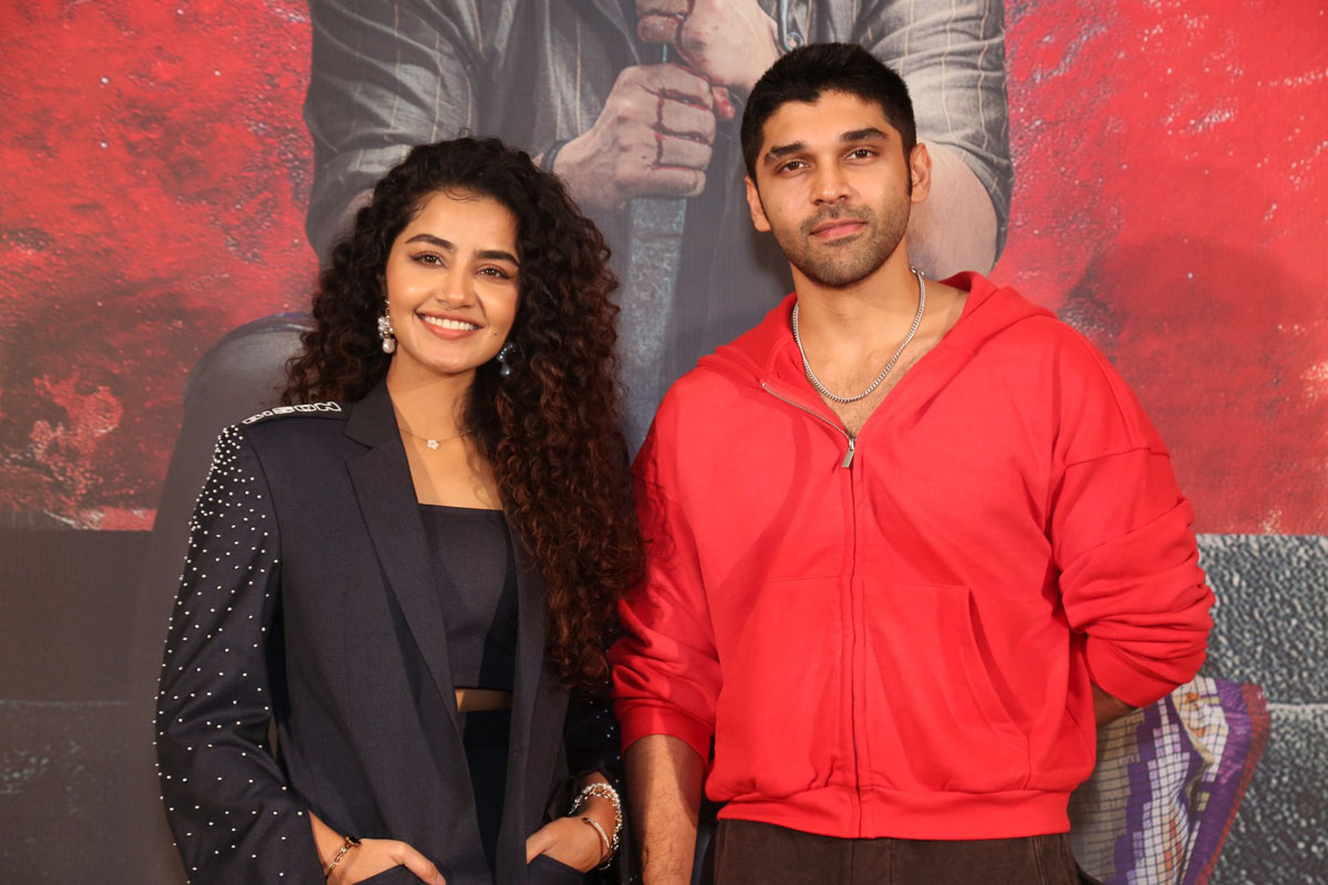 Anupama Parameswaran and Dhruv Vikram posing gracefully