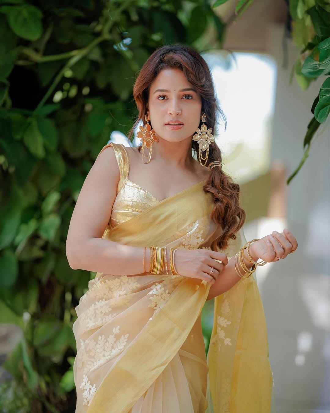 Brinda Acharya blends elegance and humor in golden saree