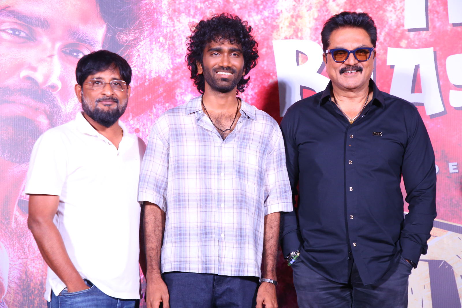 Y. Ravi Shankar, Pradeep Ranganathan, R. Sarath Kumar posing